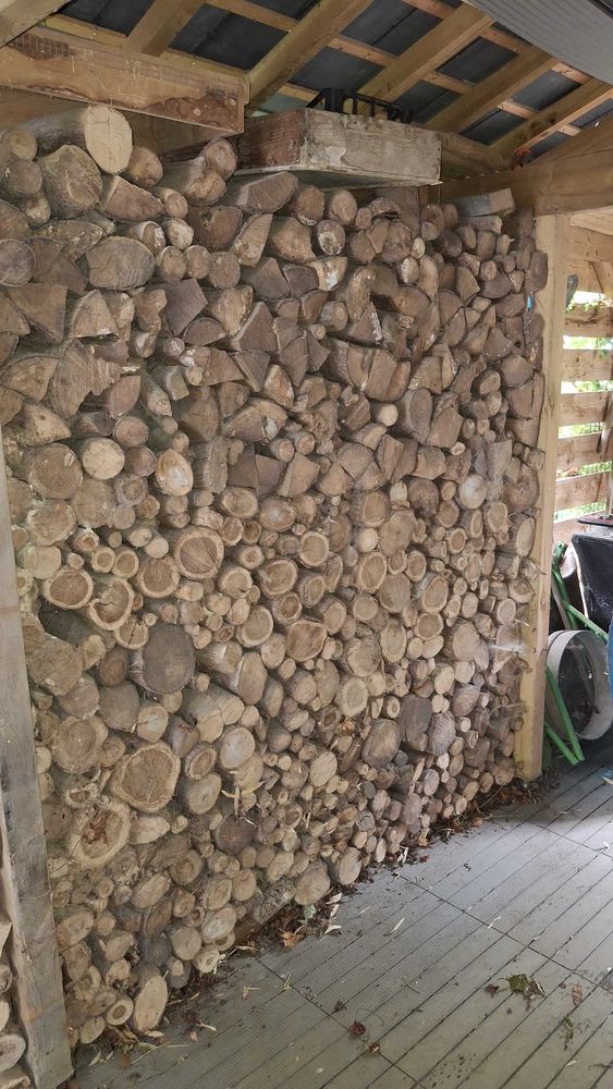 Lot de 4 steres de bois de chauffage sec sock� a l'abri 200 H�rouville-Saint-Clair (14)