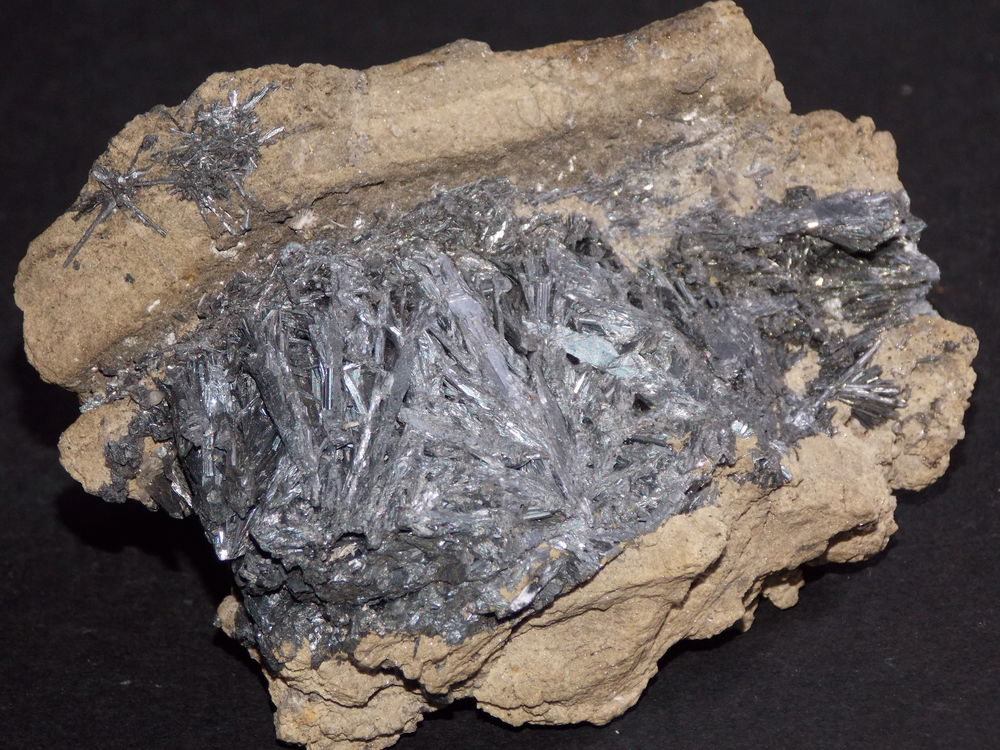 Stibine sur gangue  Roumanie  323gr  99 x 86 x 46 mm 80 Moyenmoutier (88)