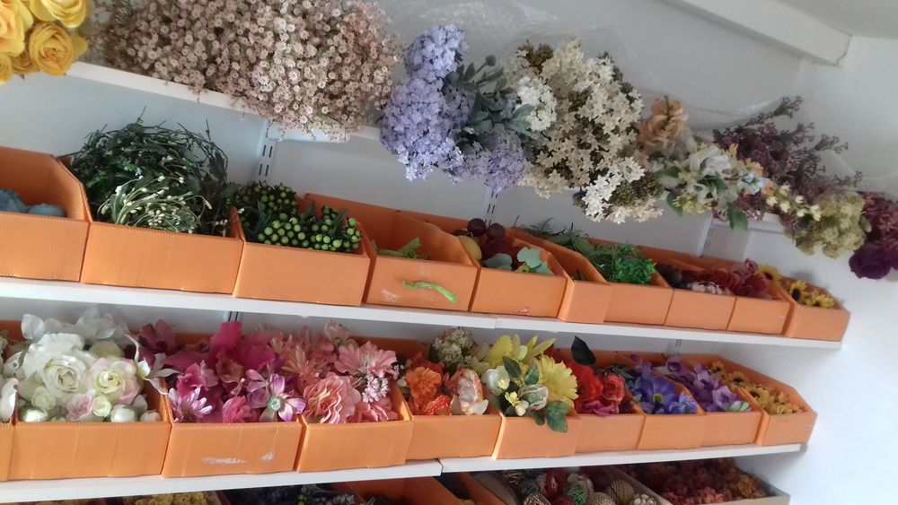 Stock de fleurs artificielles, bougies et supports 300 Taulignan (26)