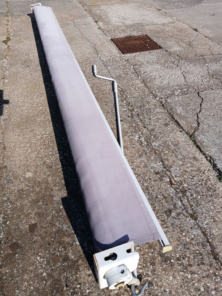 store auvent bache mural 200 Le Pradet (83)