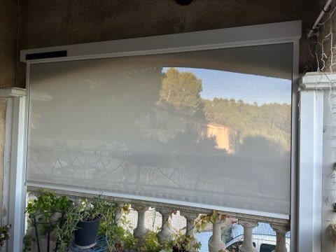 Store enrouleur int�rieur clair tr�s bon �tat 200 Barjols (83)