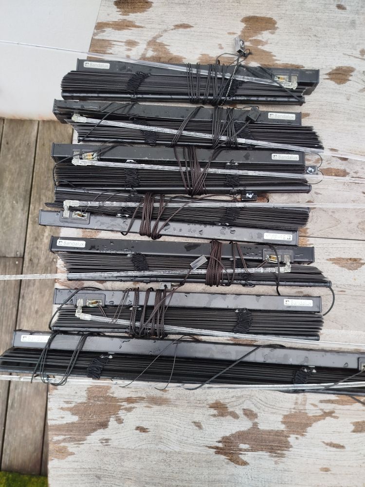 Store volets v�nitien noir 20 Voisenon (77)