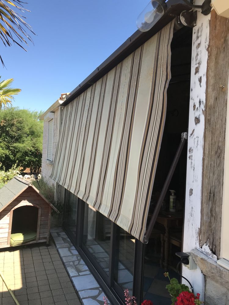 STORES BANNE MOTORISE 99 Saint-M�dard-d'Aunis (17)