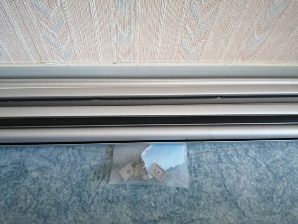 2 stores int�rieurs Velux 200 Neuvy-Saint-S�pulchre (36)