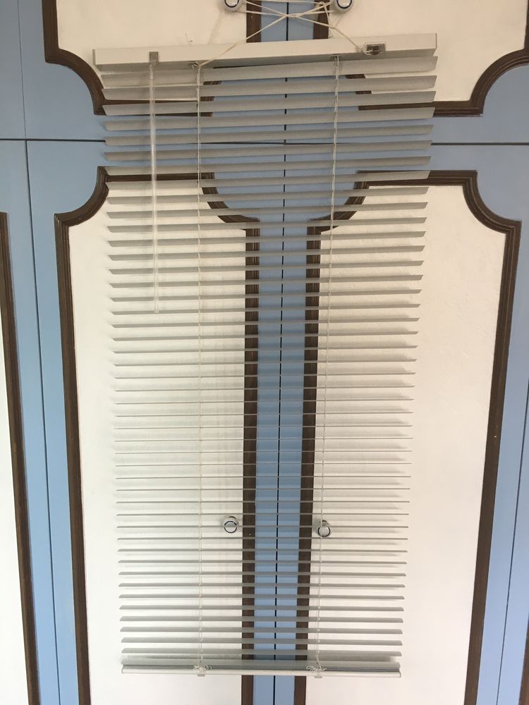 Stores v�nitiens 5 Cachan (94)