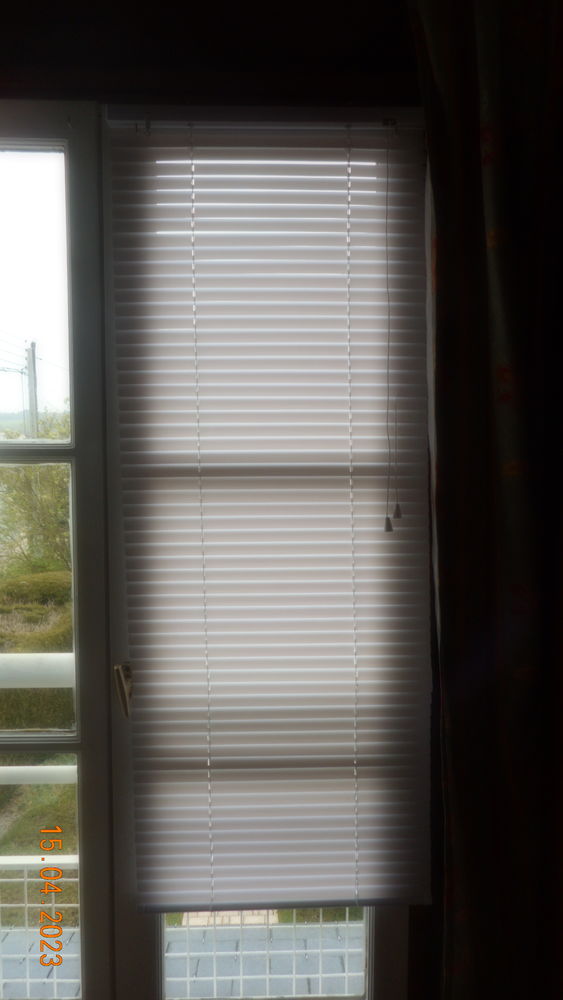 Stores V�nitiens 7 Vimoutiers (61)