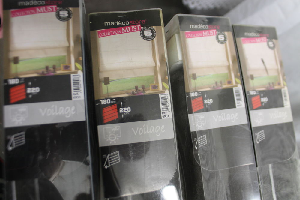 3 STORES VOILAGE 180X200 CM MARRON NEUF
30 Sens (89)