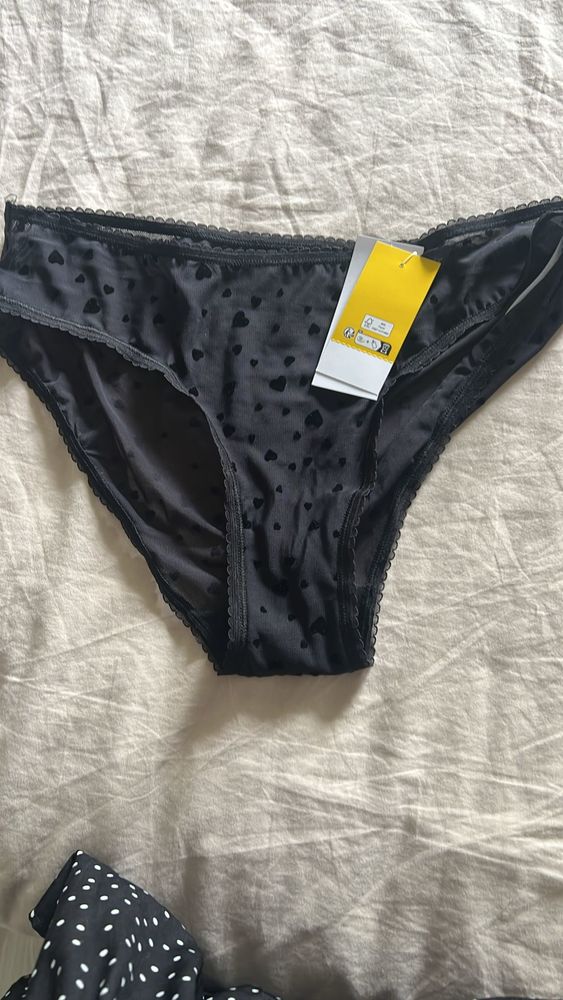 String noir un peu transparent 20 Saint-Maur-des-Foss�s (94)