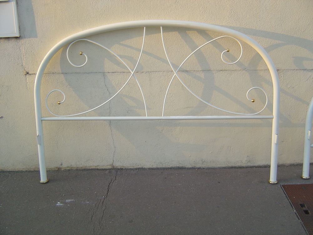 structure m�tallique en tube d'encadement de lit de 140 50 Tours (37)