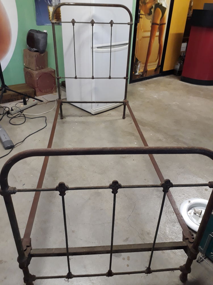 lit fer style campagne
40 Tarbes (65)