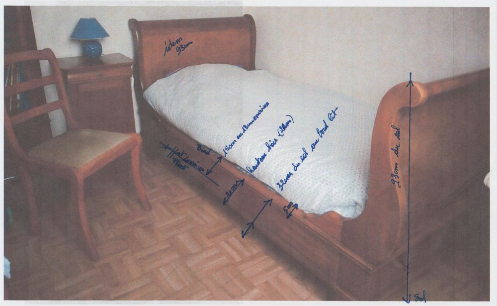 lit style Louis Phlippe d'une personne avec sa table de nuit 100 Le Mesnil-Saint-Denis (78)