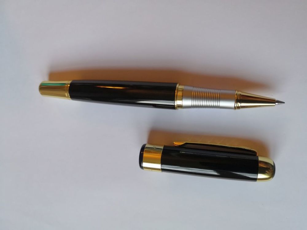 Stylo � bille NEUF  en acier noir laqu� et dor� 20 La Seyne-sur-Mer (83)