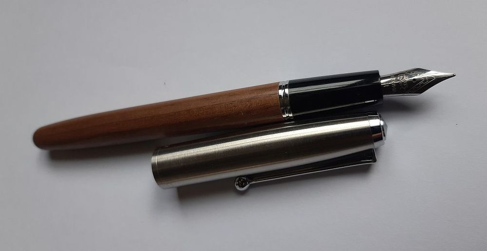 Stylo � plume avec le corps en bois de p�che 17 La Seyne-sur-Mer (83)