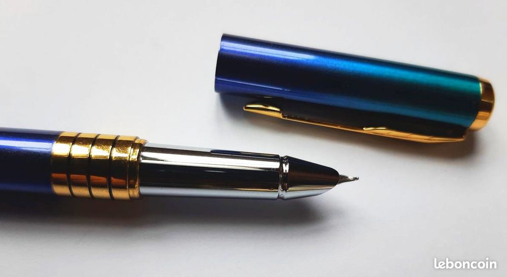 Stylo � plume de couleur d�grad� de bleu acier 14 La Seyne-sur-Mer (83)