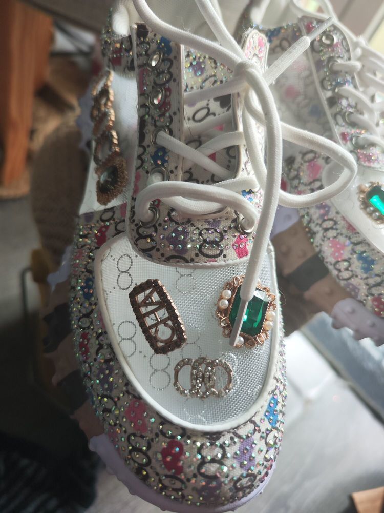 Sublimes basket T38/39
Jamais port� 25 Ville-la-Grand (74)