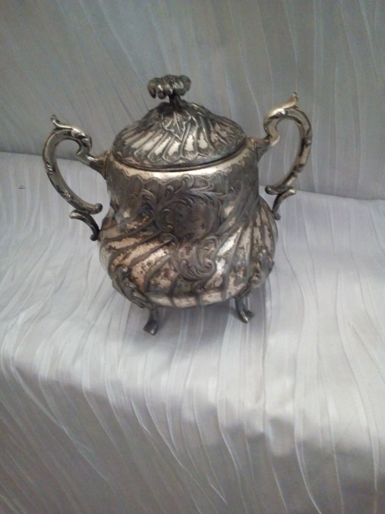 Sucrier ancien de style Louis XV en m�tal argent� 100 Savigny-sur-Orge (91)
