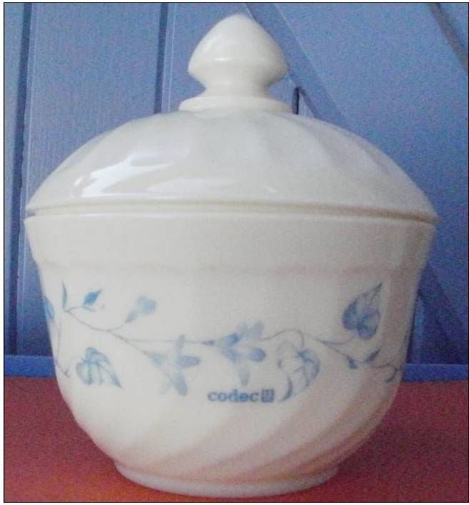 SUCRIER en arcopal ou bonbonni�re estampill� CODEC 8 Montauban (82)