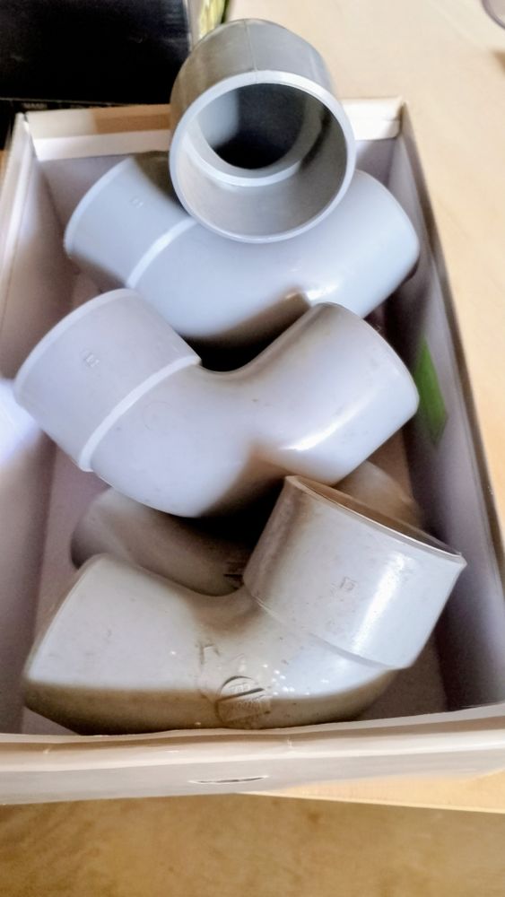 Suite � cessation d'activit�: un lot de raccords P.V.C 14 Eauze (32)