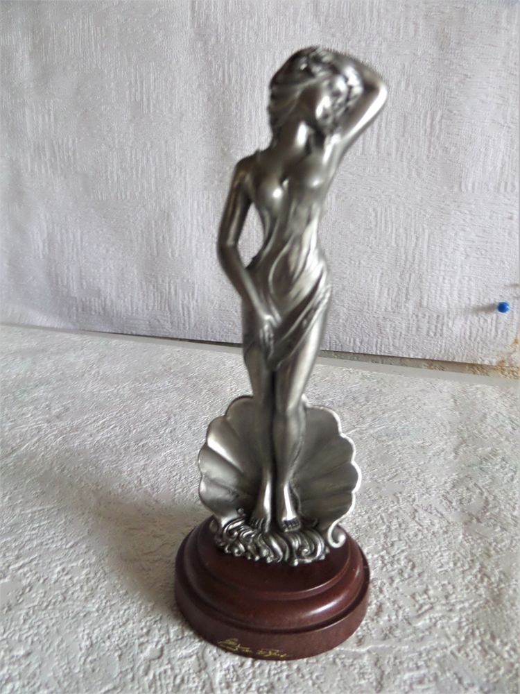 sujet en etain   vierge   10 Lyon 8 (69)