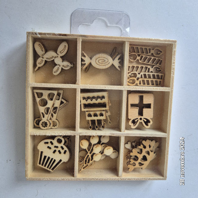 Lot de 45 sujets en bois sur le th�me de la f�te,  l'anniver 4 Saumur (49)