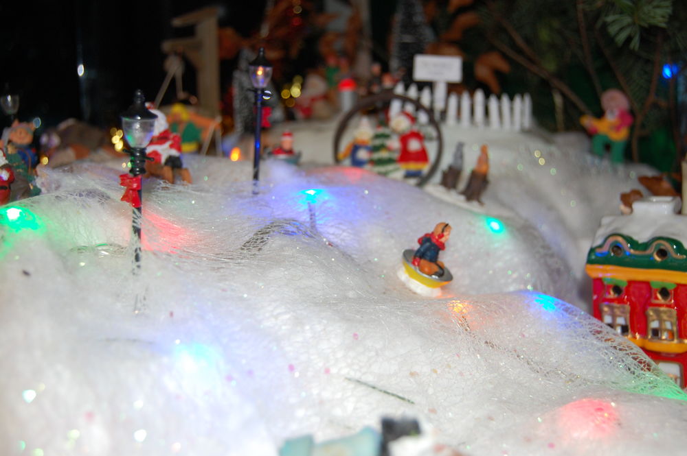  UN LOT DE SUJETS DE  DECORATION NO�L 100 Le Creusot (71)