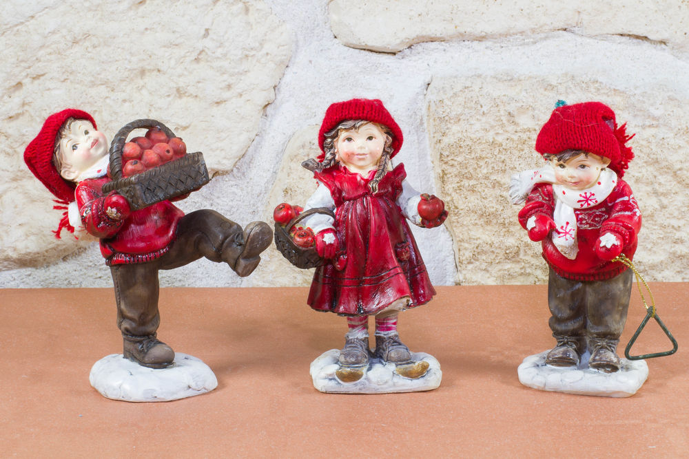 3 Sujets de No�l - Enfants en rouge 30 Th�oule-sur-Mer (06)