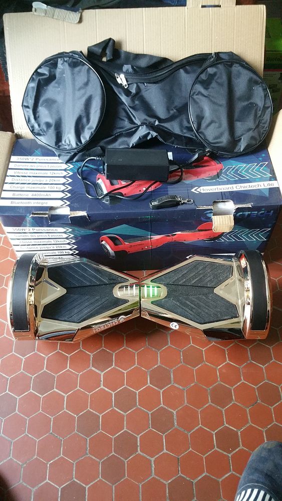 SUPER HOVERBOARD 8 POUCES QUASI NEUF AVEC BLUETOOTH 80 Cesson (77)
