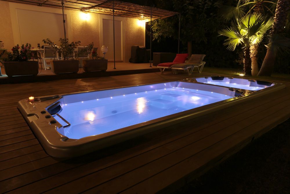 Un Super Spa a la nage  566 x 226 x 130 cm valeur 46000� 18000 Saran (45)