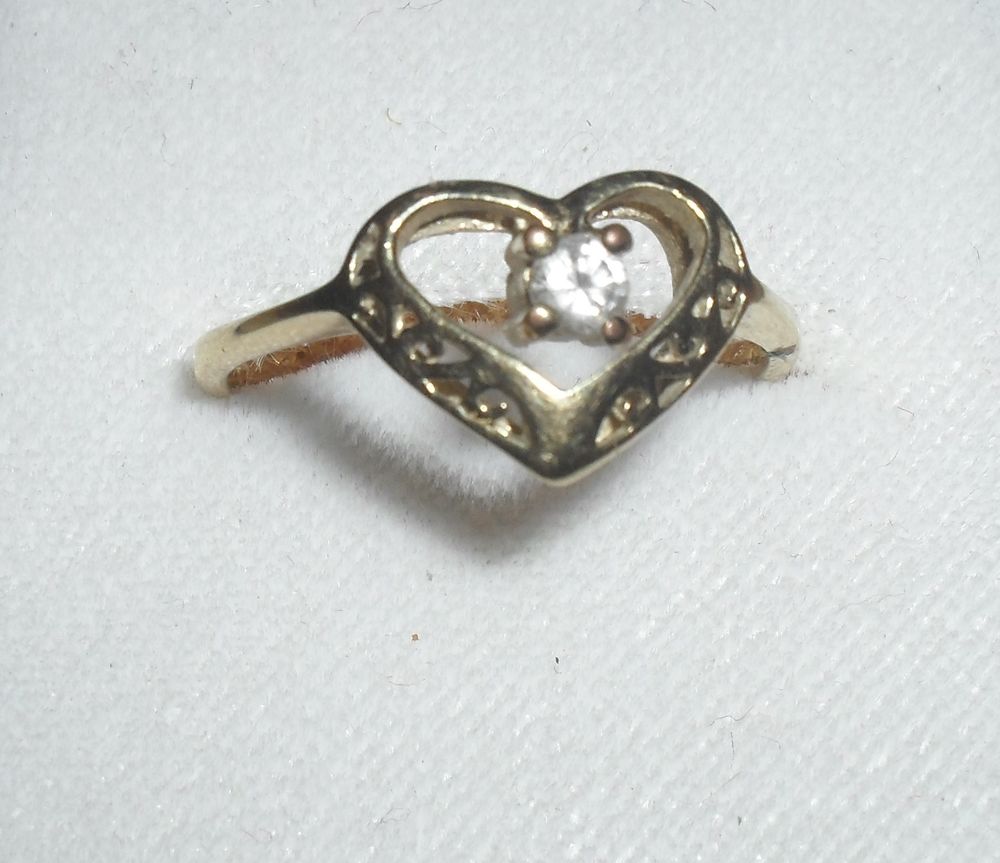 Superbe Bague dor�e avec un c?ur et 1 brillant. 20 Montreuil (93)