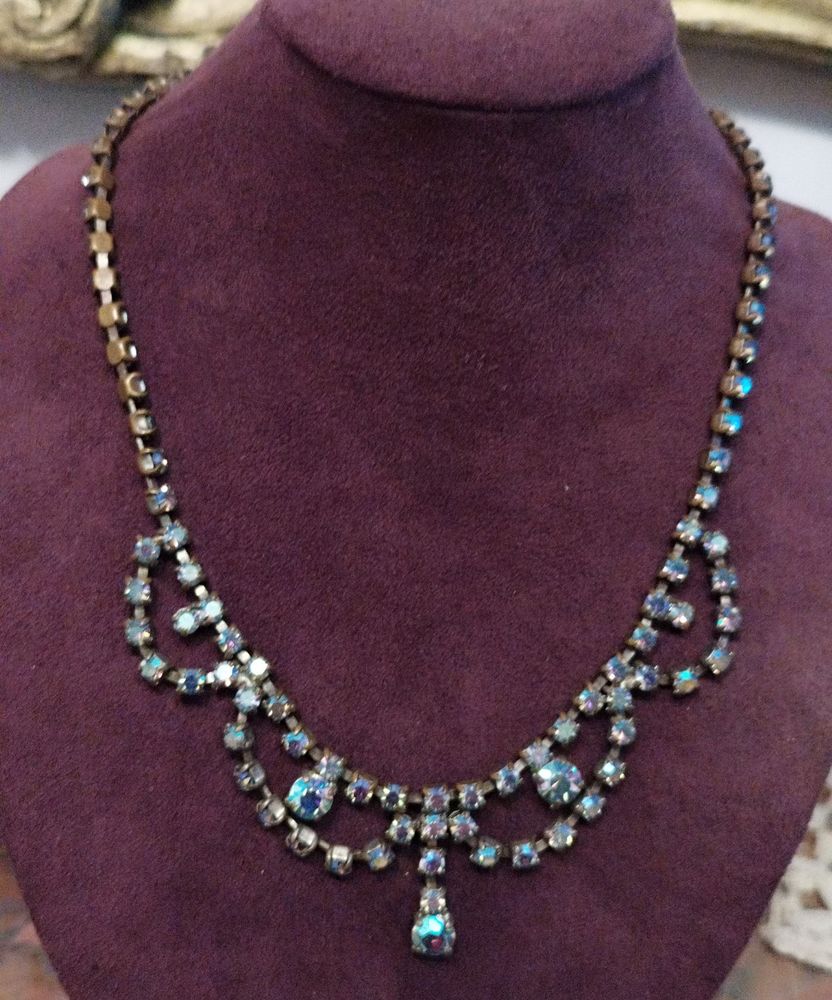 SUPERBE-COLLIER/VINTAGE/M�TAL dor�/STRASS IRISES/AURORES BOR 19 �cuisses (71)