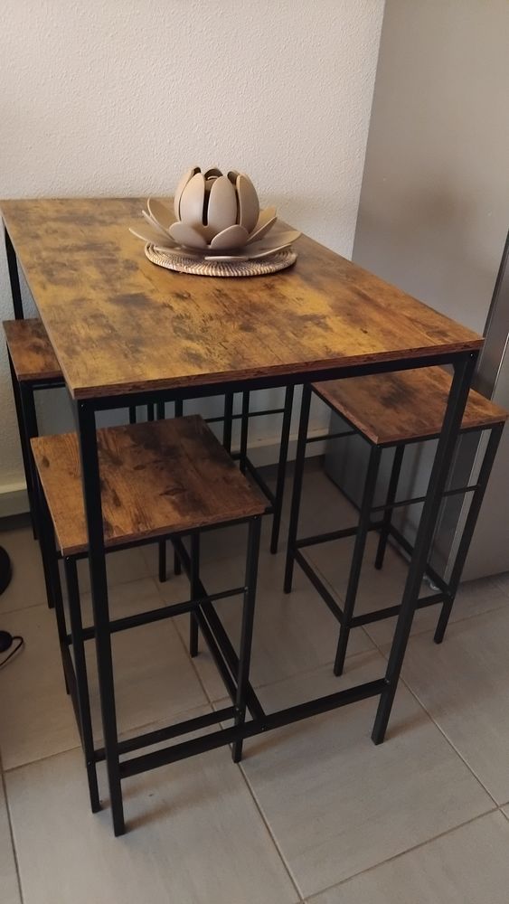 Superbe mange debout et 4 tabourets 
100 Fr�jus (83)