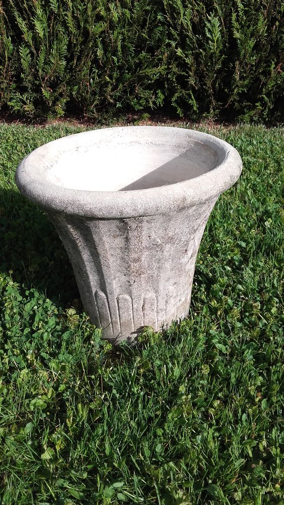 SUPERBE POT EN PIERRE RUSTIQUE EXTERIEUR 40 Saint-Victor-sur-Ouche (21)