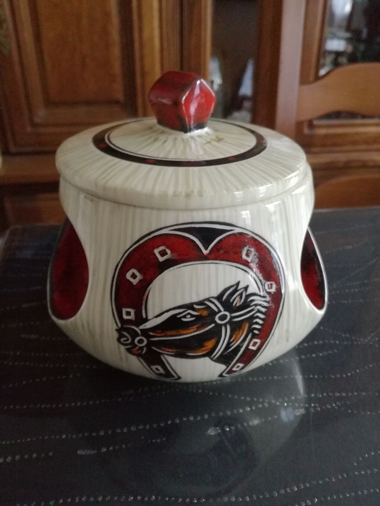 Superbe Pot � tabac en C�ramique  Cr�ation R�serv�e France  39 Barentin (76)