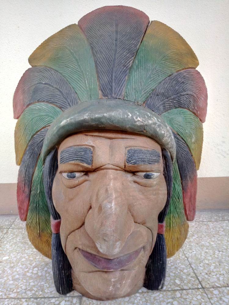 Superbe tête de chef Indien en bois sculpté hauteur 59 cm 55 Grasse (06)