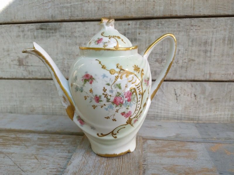 Superbe Th�i�re Porcelaine D�cor Roses et Dorure en Relief 45 Loches (37)