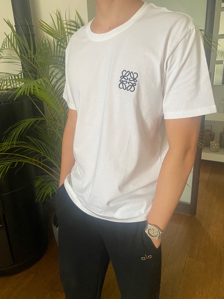 Superbe Tshirt Mode Loewe BLANC taille M 25 Bellerive-sur-Allier (03)