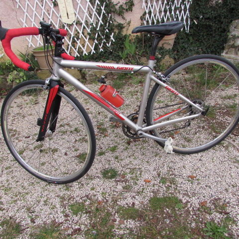 superbe v�lo GIANT taille M 0 Fuveau (13)