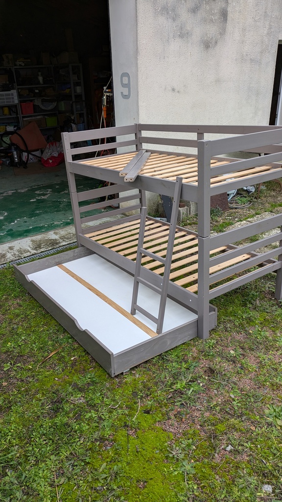 Lit superpos� en bois gris avec sommiers � lattes 130 La Rochelle (17)