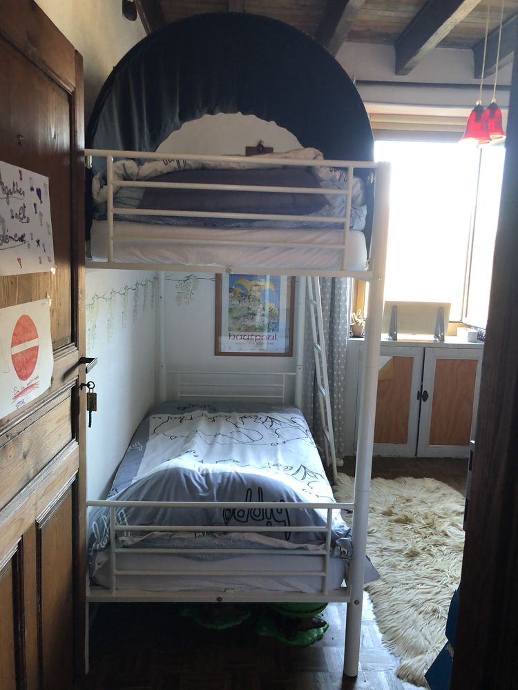 Lit superpos�s structure m�tallique
Sommier et matelas
265 Castres (81)