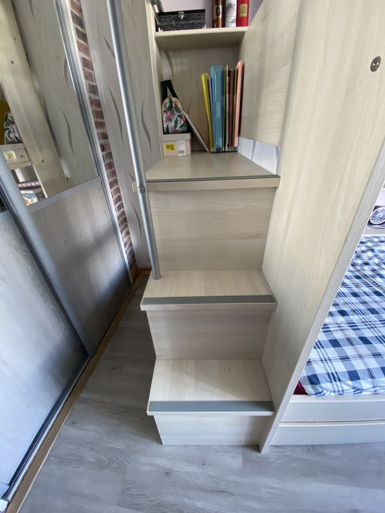 un lit superpos�s en tr�s bonne �tat avec rangemen. 0 Pantin (93)