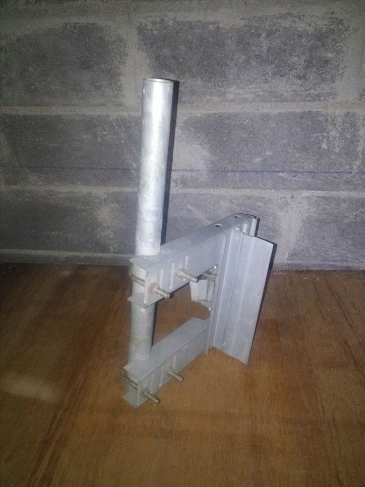 Support antenne 10 Dang�-Saint-Romain (86)