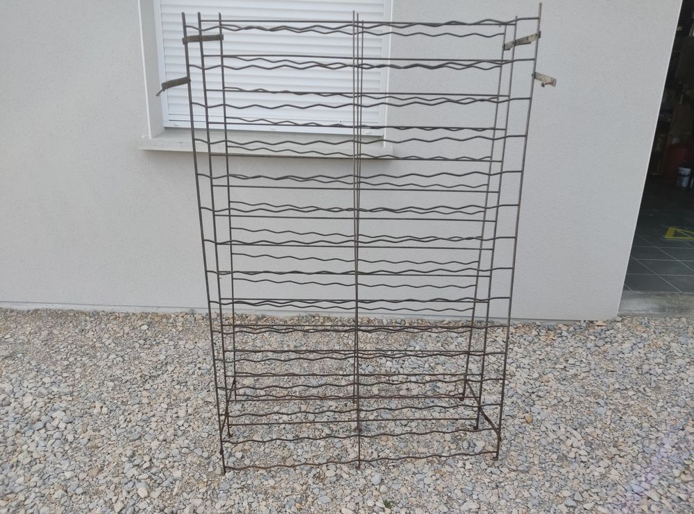 Support 150 Bouteilles a fixer au mur
30 � 30 Colombier-Fontaine (25)