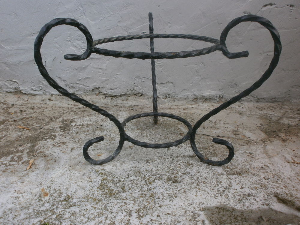 Support pot de fleurs fer forg� 5 Courchelettes (59)