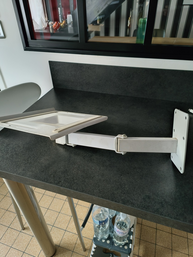 Support mural articul� blanc 12 Nieppe (59)