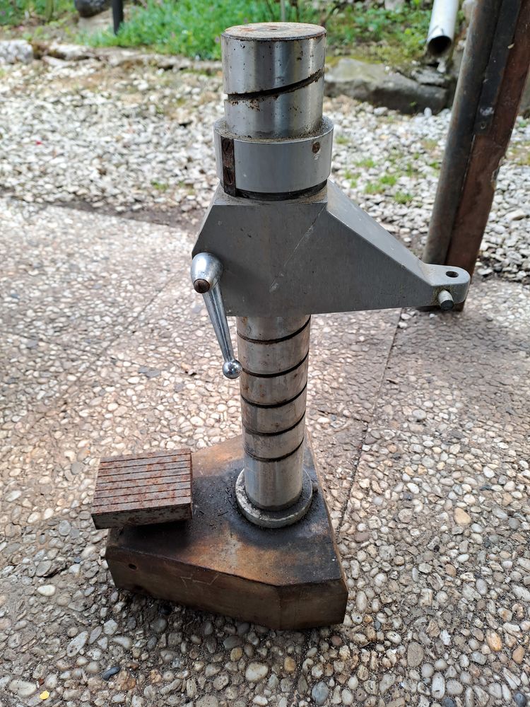 support perceuse 220 Montceaux-l�s-Provins (77)