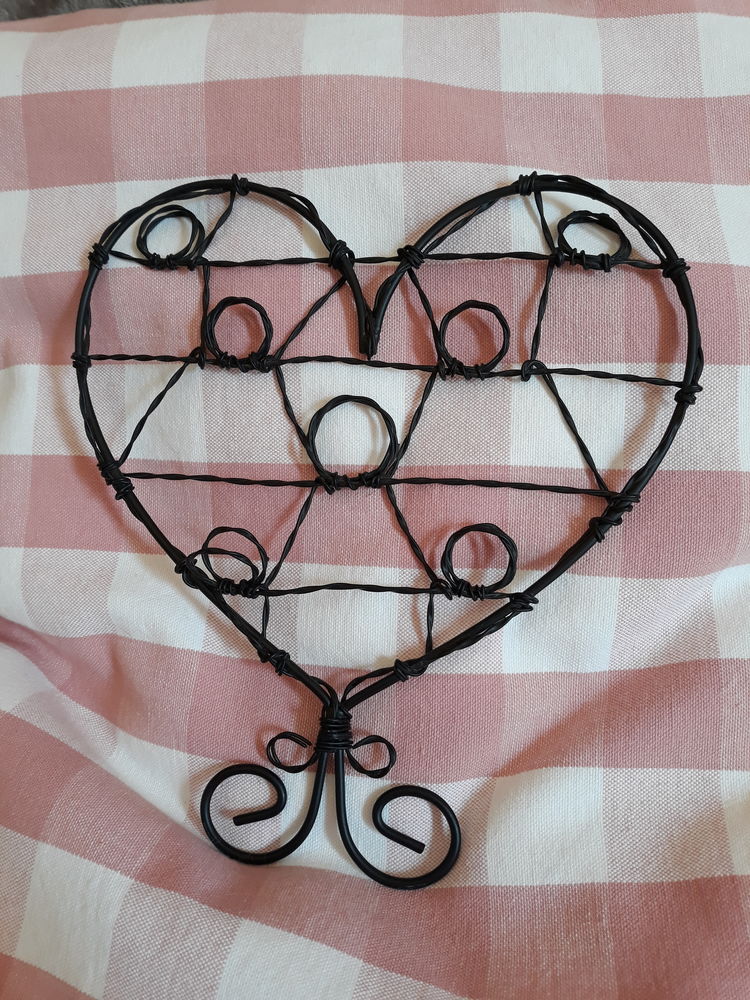 Support photos noir en fer torsad� NEUF - forme de coeur 10 Livry-Gargan (93)
