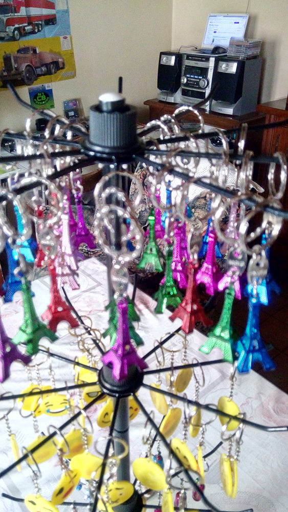 support porte cl�s neuf avec 101 portes cl�s neuf 50 Tilques (62)