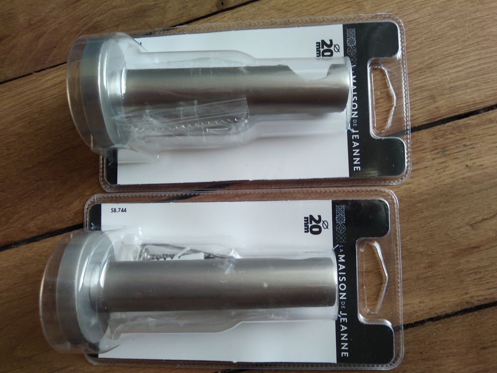 Support pour tringle � rideaux. Neuf jamais d�ball� 15 Sainte-Th�rence (03)