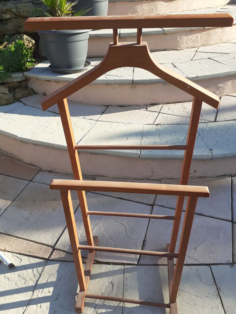 Support pour v�tements 5 Istres (13)