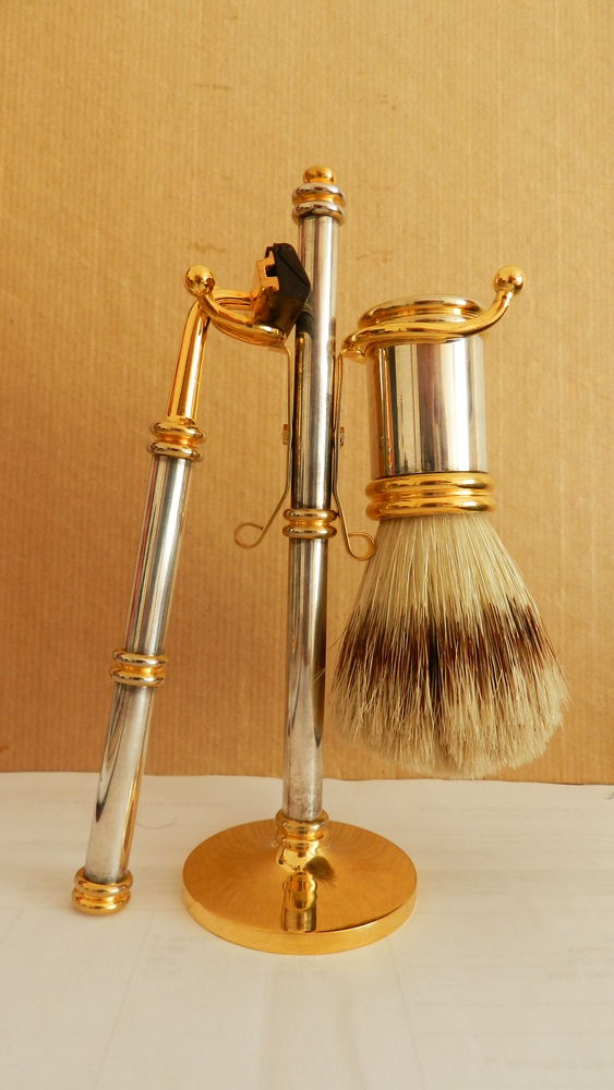 Support rasage avec son blaireau et son rasoir 30 Crosne (91)